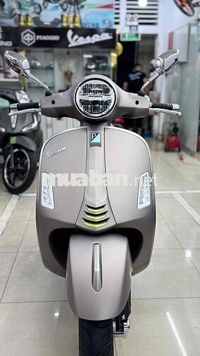 Piaggio Vespa GTS Super Sport 300 1300km Xám