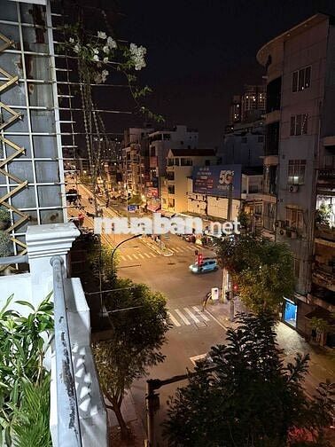 CHDV Full NT ban công - trung tâm Q.1 đường Calmette