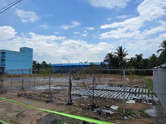 Dat mất bằng Qlo1A dien tích 4400m