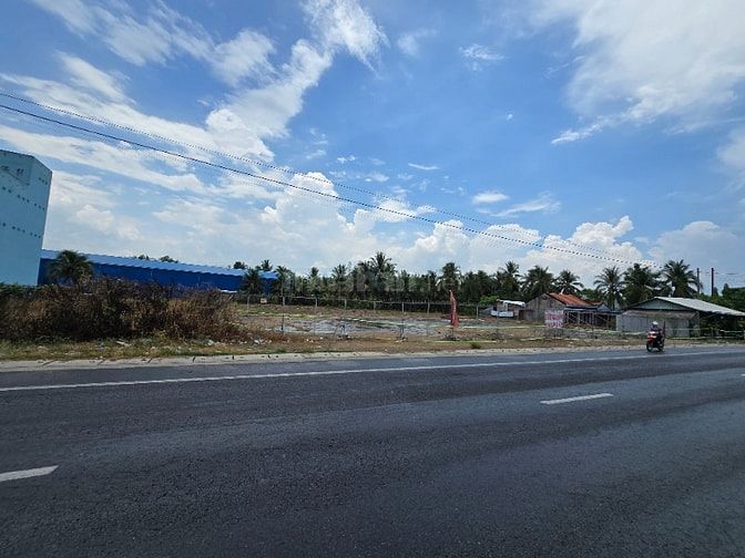 Dat mất bằng Qlo1A dien tích 4400m