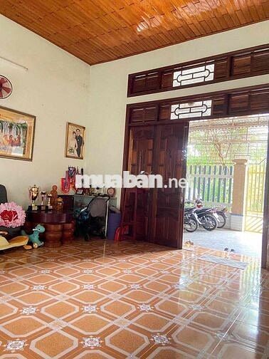 Bán căn nhà sau hội trường 24/3
