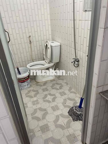 Chính chủ cho thuê phòng trung tâm quận 10 lầu 2 có máy lạnh ban công