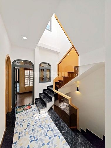 Sát Phạm Văn Đồng - Nhà 64m2 ngay Chợ Cầu Đỏ - Nở hậu 6.8m - 7.45 Tỷ