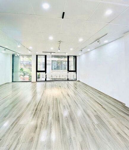 SIÊU PHẨM ỐP KÍNH – 120A Nguyễn Thái Bình, P.12 , TB, 5x20m - Sàn suốt