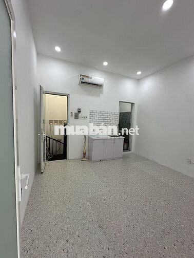 Phòng 35m2 tách 2 ngăn riêng biệt