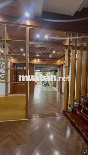Hiếm có nhà full gỗ 3 tầng khu metro bán giá tốt