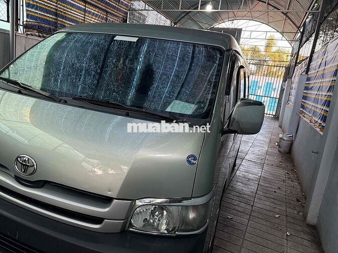 Toyota Hiace 6 chỗ Bạc