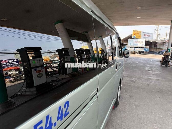 Toyota Hiace 6 chỗ Bạc