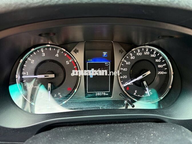 Toyota Hilux 2024 2.4AT Trắng 28.077km