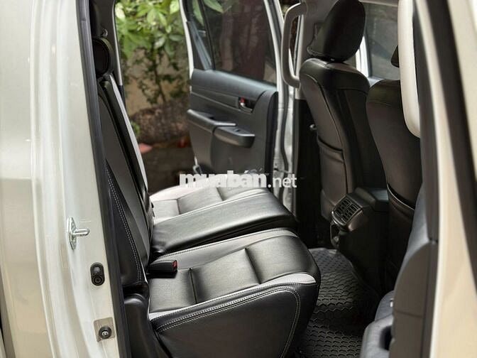 Toyota Hilux 2024 2.4AT Trắng 28.077km