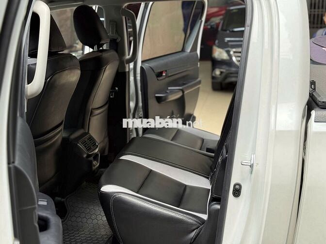 Toyota Hilux 2024 2.4AT Trắng 28.077km