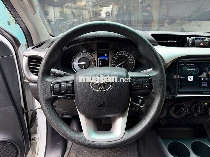 Toyota Hilux 2024 2.4AT Trắng 28.077km