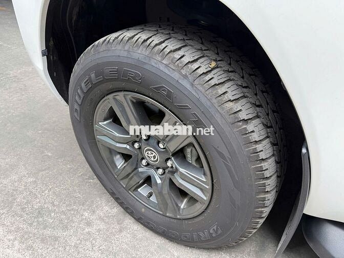 Toyota Hilux 2024 2.4AT Trắng 28.077km