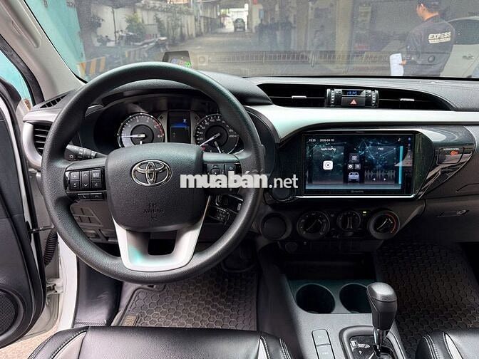 Toyota Hilux 2024 2.4AT Trắng 28.077km