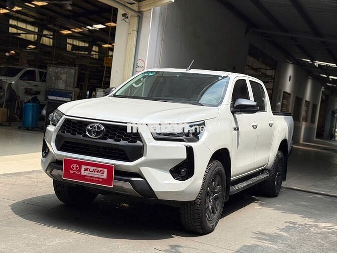 Toyota Hilux 2024 2.4AT Trắng 28.077km