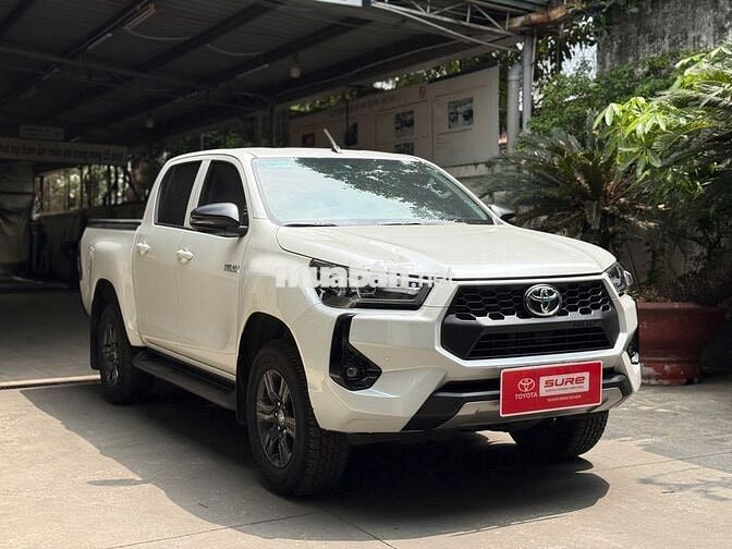 Toyota Hilux 2024 2.4AT Trắng 28.077km