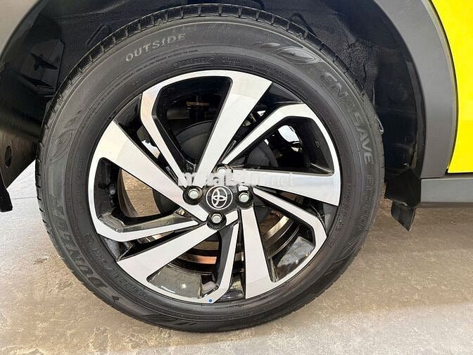 Toyota Raize 2024 Vàng đen 5814 km