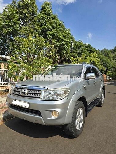 Toyota Fortuner G 2011 Bạc