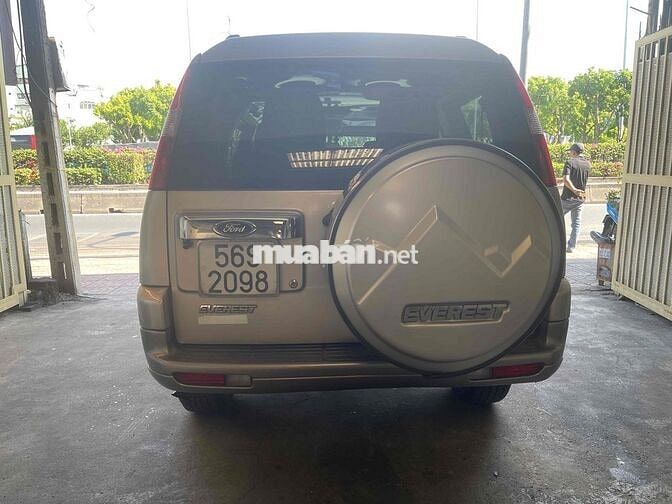 Ford Everest Vàng cát