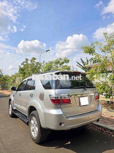 Toyota Fortuner G 2011 Bạc