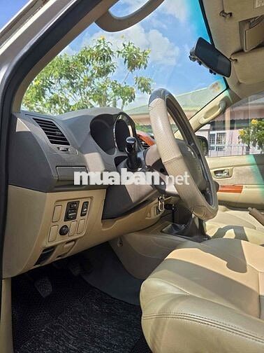 Toyota Fortuner G 2011 Bạc