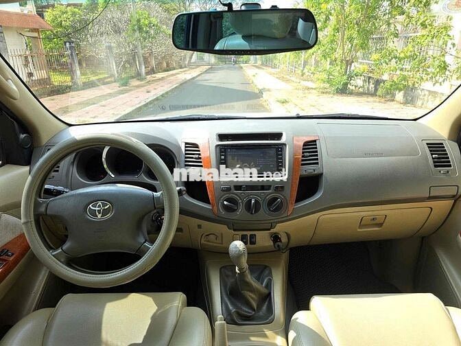 Toyota Fortuner G 2011 Bạc