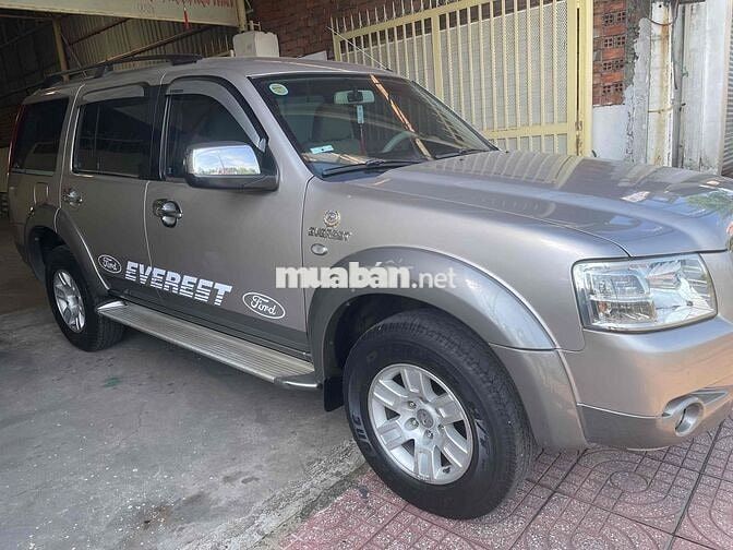 Ford Everest Vàng cát