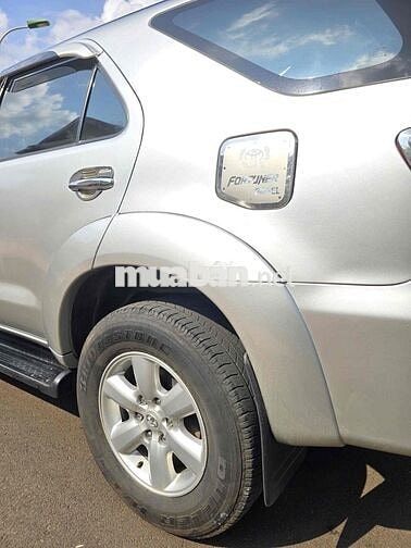 Toyota Fortuner G 2011 Bạc