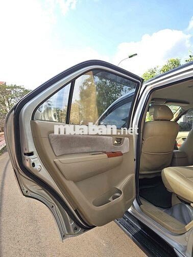 Toyota Fortuner G 2011 Bạc