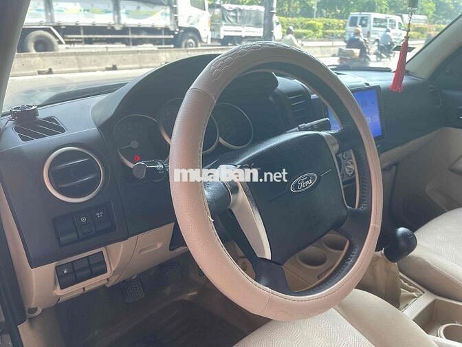 Ford Everest Vàng cát
