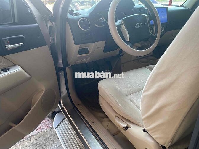 Ford Everest Vàng cát