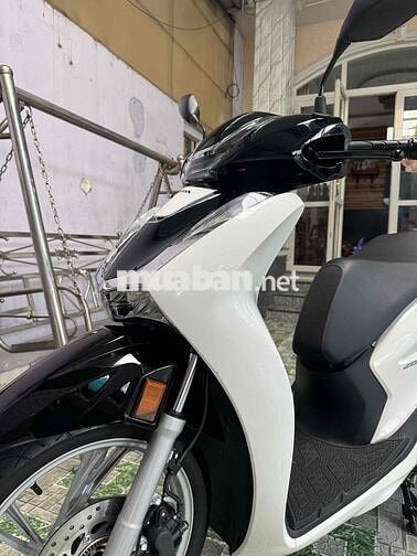 Honda SH 160i ABS 2025 Trắng Đen 6600 km