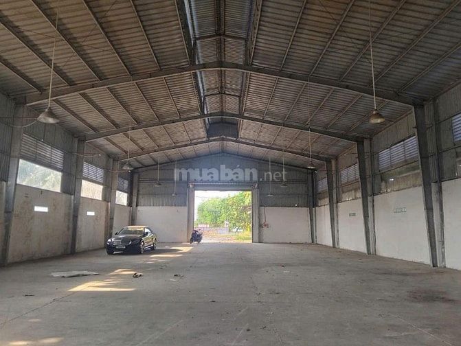 CHO THUÊ NHÀ XƯỞNG MẶT TIỀN TỈNH LỘ 8, XE CONTAINER QUA LẠI TẤP NẬP