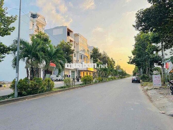 Nền đường Bùi Quang Trinh KDC Phú An lộ 30m sổ hồng