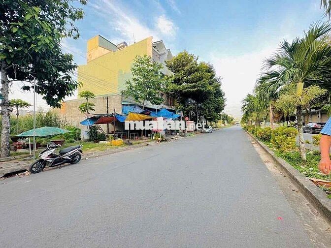Nền đường Bùi Quang Trinh KDC Phú An lộ 30m sổ hồng