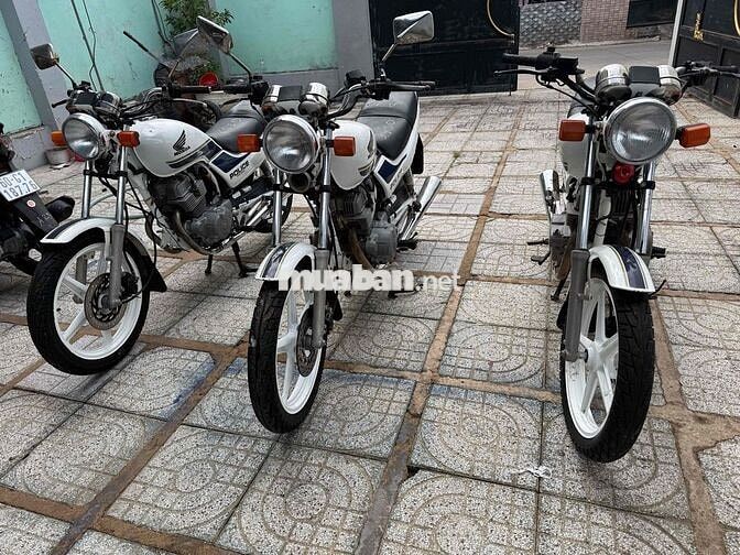 Honda CB250 màu Trắng