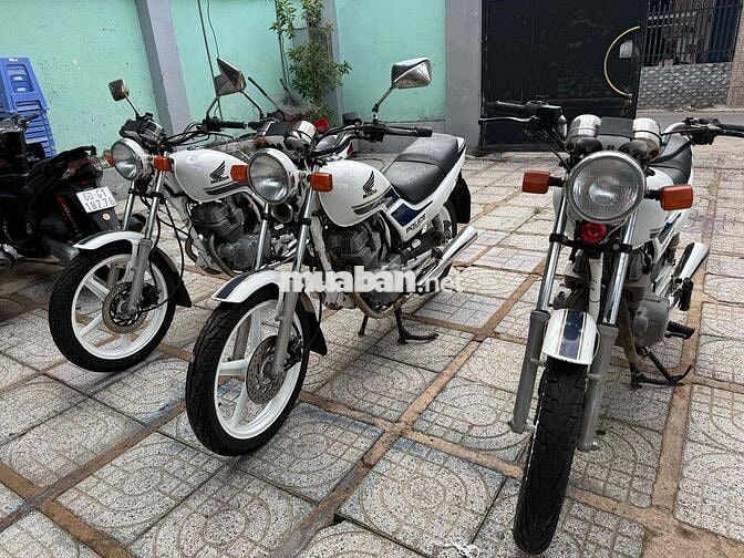 Honda CB250 màu Trắng