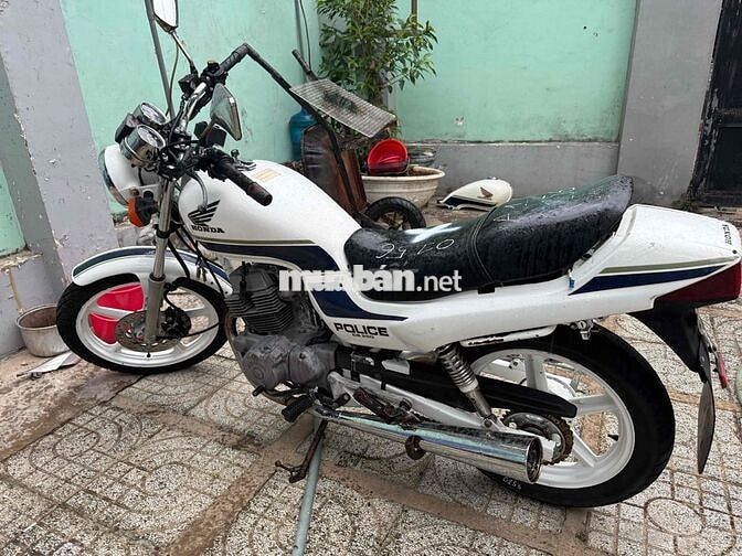 Honda CB250 màu Trắng