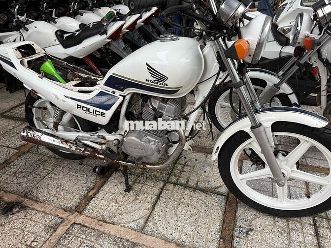 Honda CB250 màu Trắng