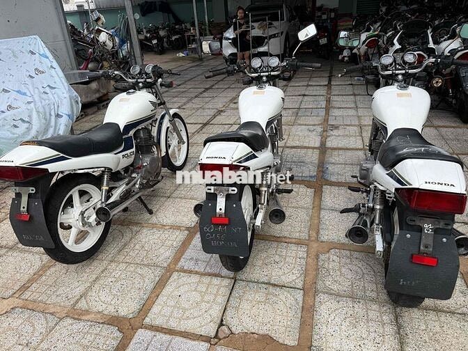 Honda CB250 màu Trắng