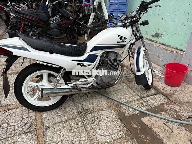 Honda CB250 màu Trắng