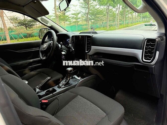 Ford Ranger XLS Trắng 2023 AT 2 cầu