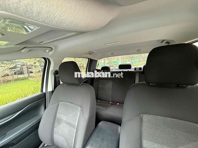 Ford Ranger XLS Trắng 2023 AT 2 cầu