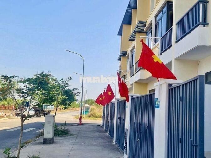 NHÀ PHỐ XỊN, TẠI TRUNG TÂM KCN PHƯỚC ĐÔNG, 4 X 16, 1.5 TỶ