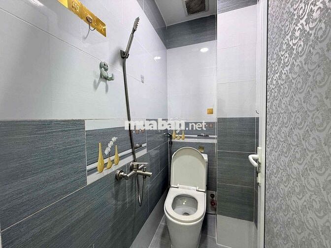 cho thuê nhà nguyên căn.1 trệt 2 lầu sân thượng. 2pn3wc. Quận 10