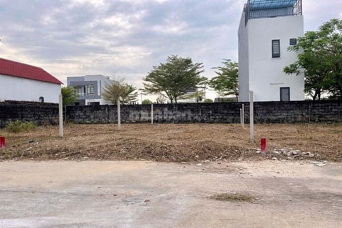 Đất chính chủ bán gấp 86m2 giá 950tr tại xã Tân Phú Trung. Giáp HM