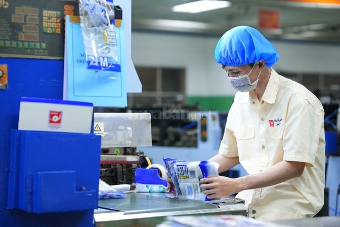 NAM CÔNG NHÂN VẬN HÀNH MÁY LÀM TÚI BAO BÌ TÂN TIẾN - KCN TÂN BÌNH, HCM