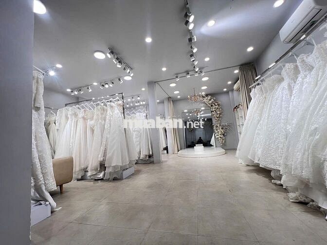 NGANG 7M MẶT TIỀN TRUNG TÂM PHÚ NHUẬN CHO CÁC SHOWROOM, SPA, STUDIO...