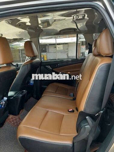 Toyota Innova 2016 8 chỗ màu Đồng