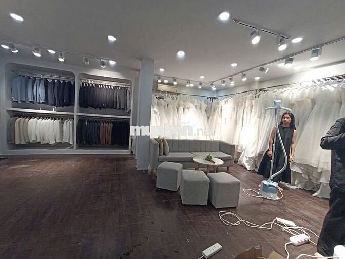 NGANG 7M MẶT TIỀN TRUNG TÂM PHÚ NHUẬN CHO CÁC SHOWROOM, SPA, STUDIO...